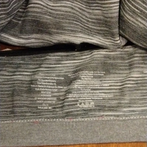 Girls sports bras all fit about the same size medium - Picture 4 of 4